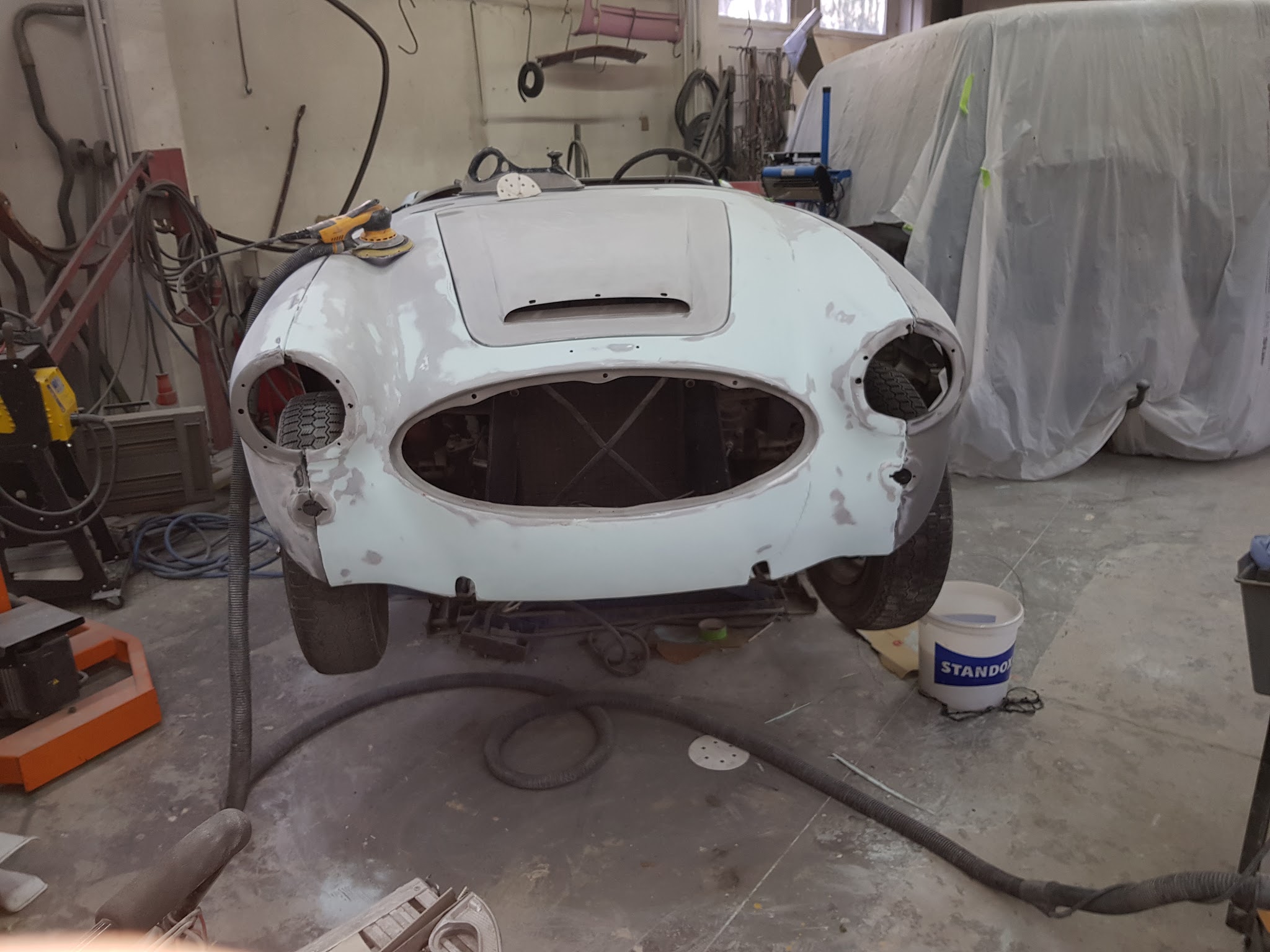 Austin Healey Karosserie in Grundierung
